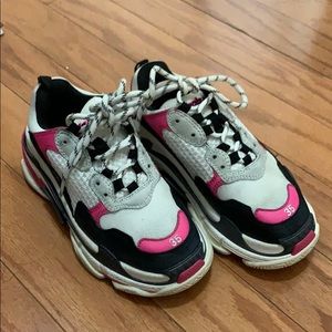 100% authenlic. Fit 5.5 or 6 in women